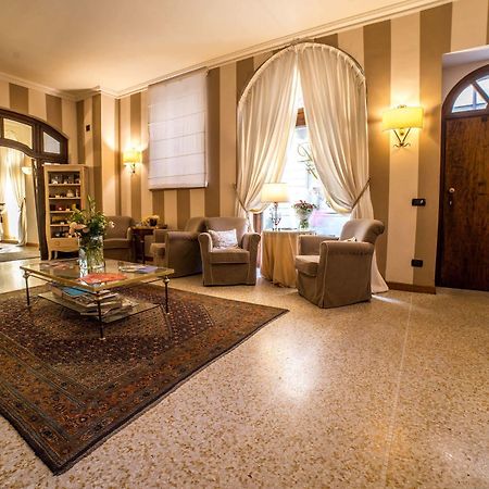 Palazzo Finati Bed & Breakfast Alba  Dış mekan fotoğraf