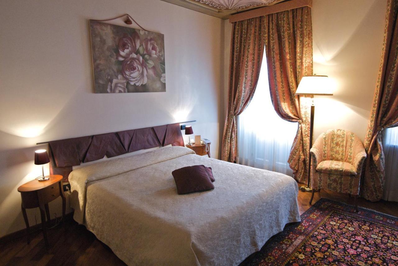 Palazzo Finati Bed & Breakfast Alba  Dış mekan fotoğraf