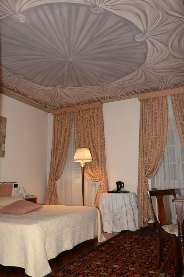 Palazzo Finati Bed & Breakfast Alba  Dış mekan fotoğraf