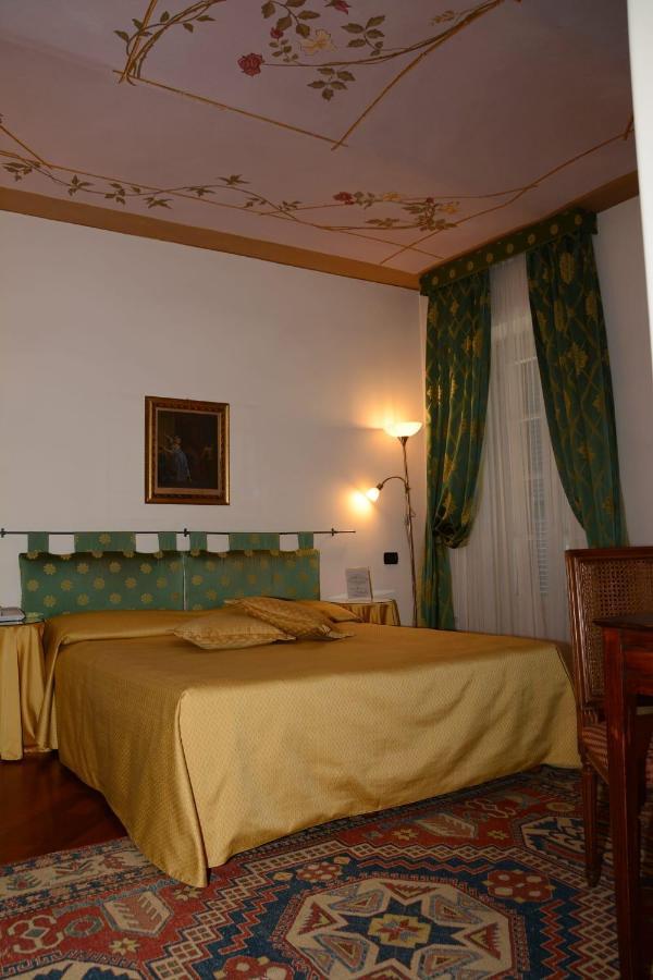Palazzo Finati Bed & Breakfast Alba  Dış mekan fotoğraf