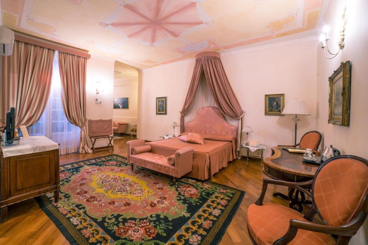 Palazzo Finati Bed & Breakfast Alba  Dış mekan fotoğraf