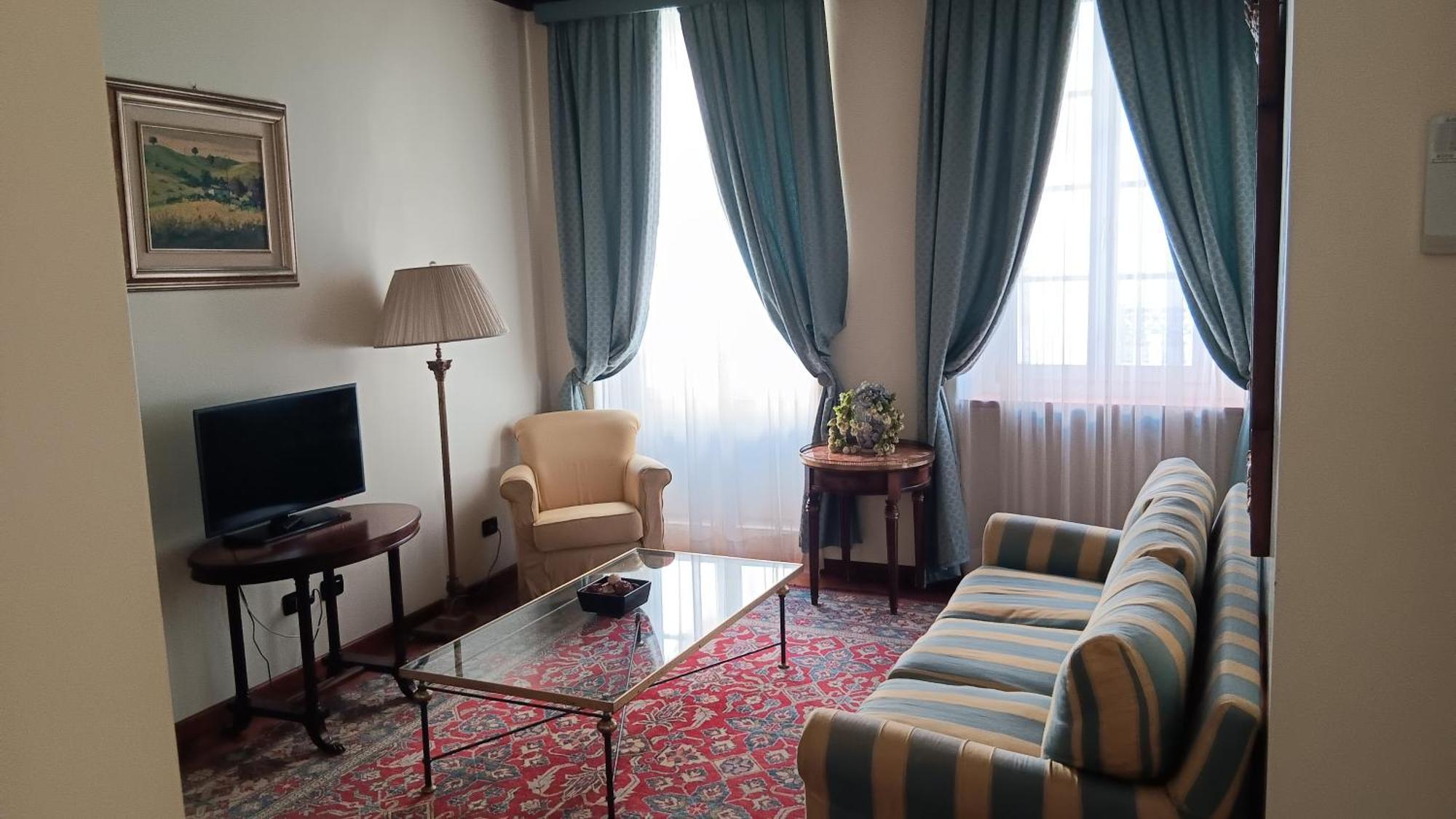 Palazzo Finati Bed & Breakfast Alba  Dış mekan fotoğraf
