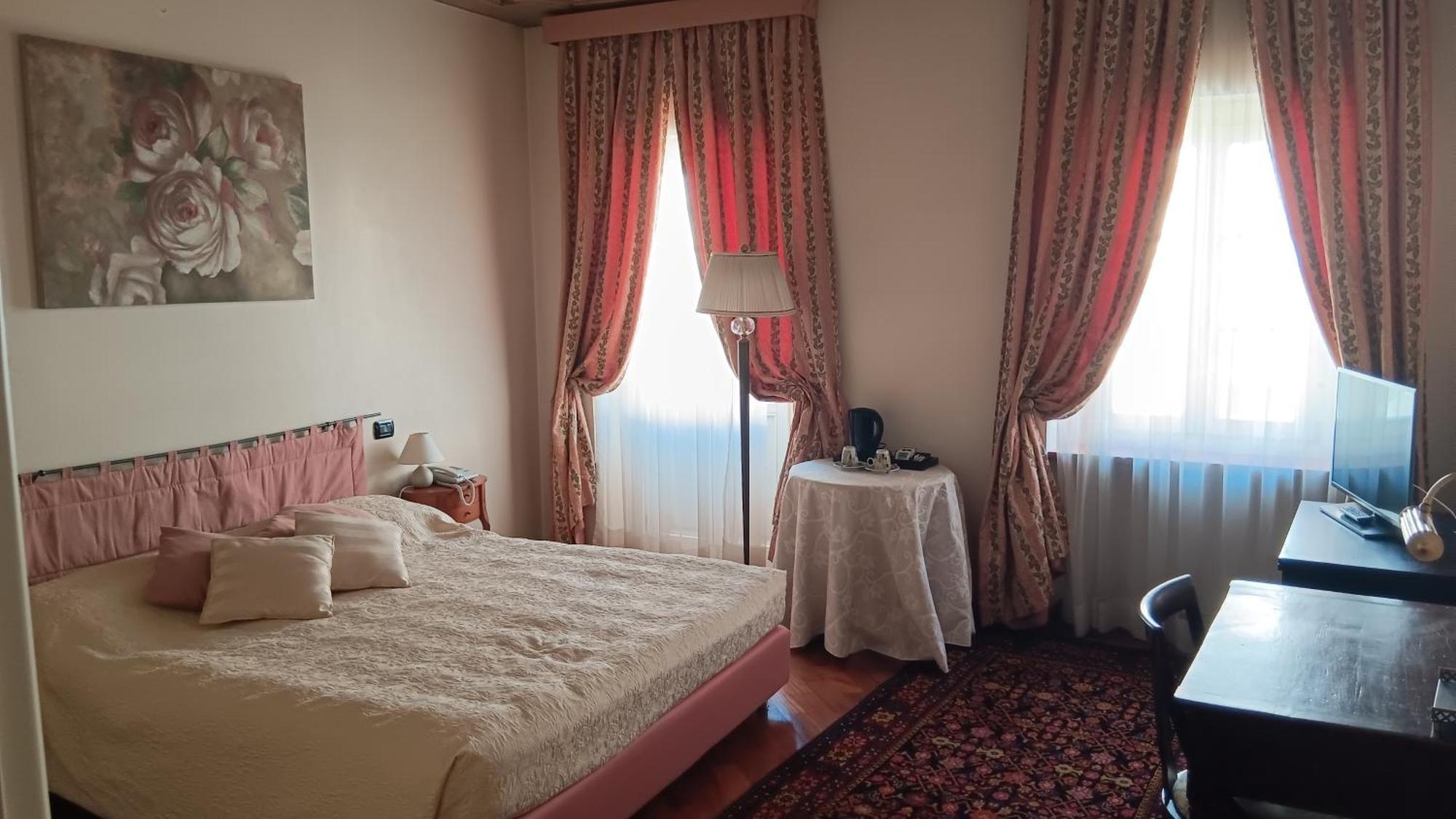 Palazzo Finati Bed & Breakfast Alba  Dış mekan fotoğraf