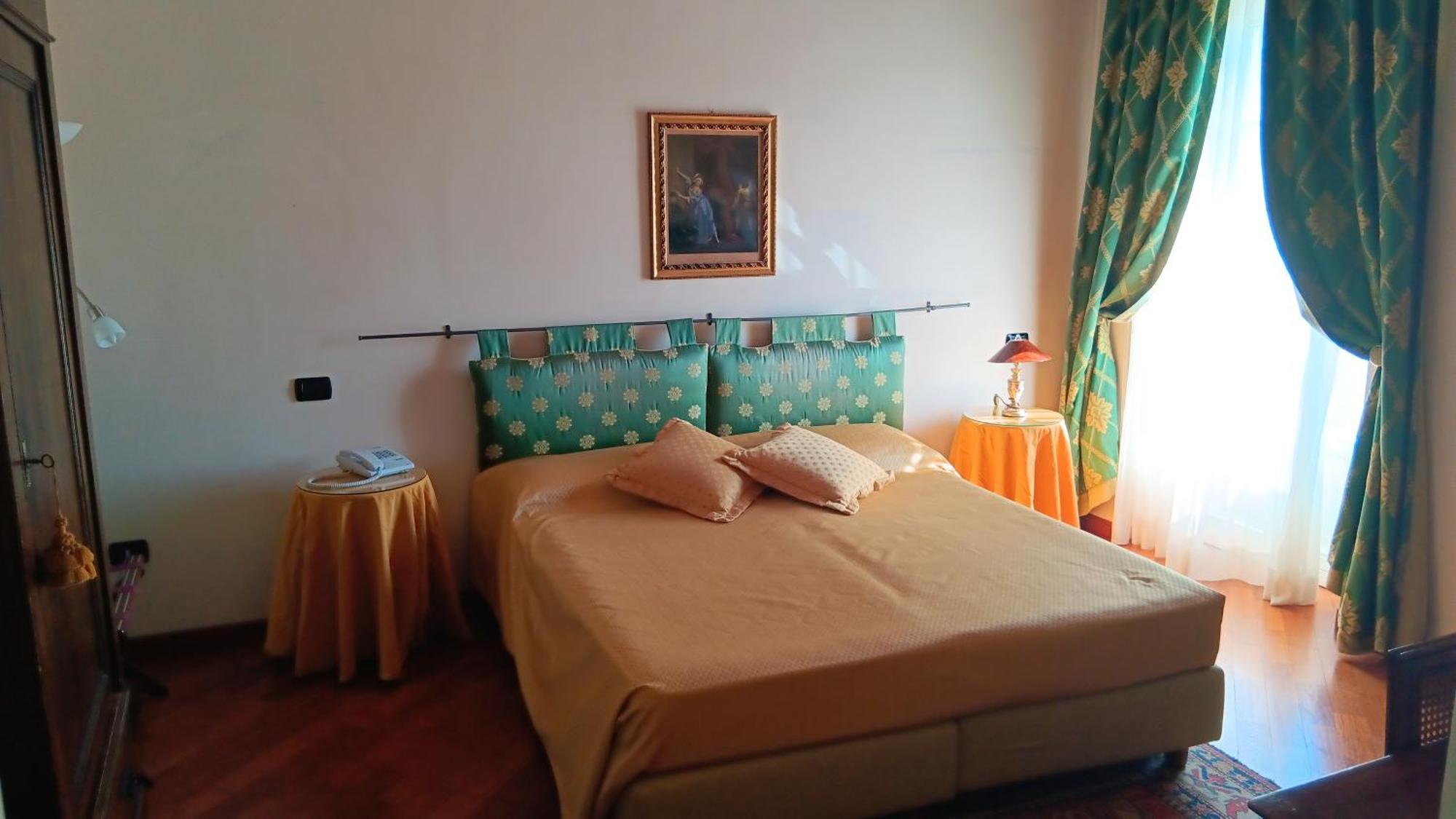 Palazzo Finati Bed & Breakfast Alba  Dış mekan fotoğraf