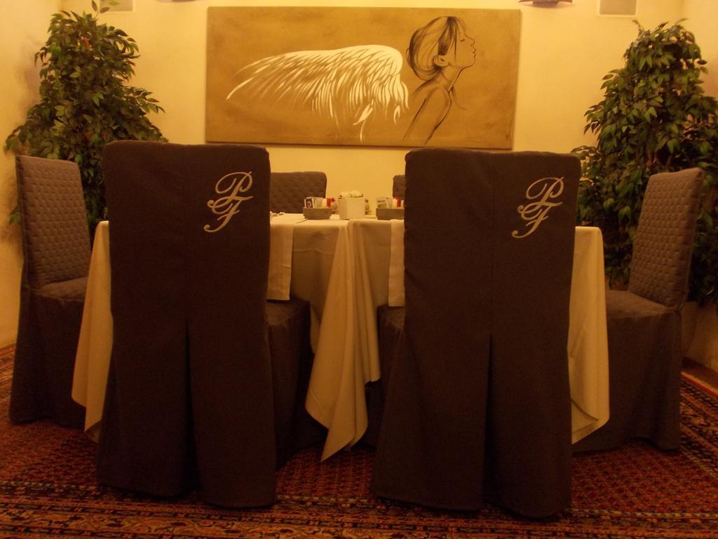 Palazzo Finati Bed & Breakfast Alba  Dış mekan fotoğraf