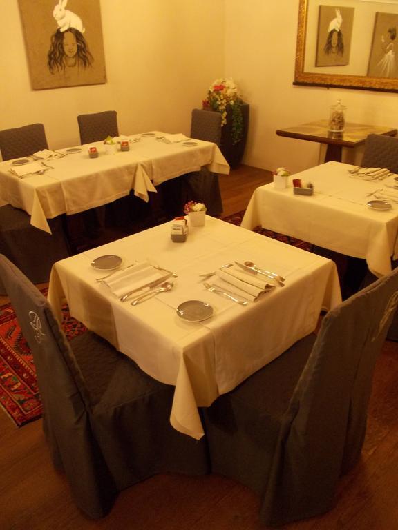 Palazzo Finati Bed & Breakfast Alba  Dış mekan fotoğraf