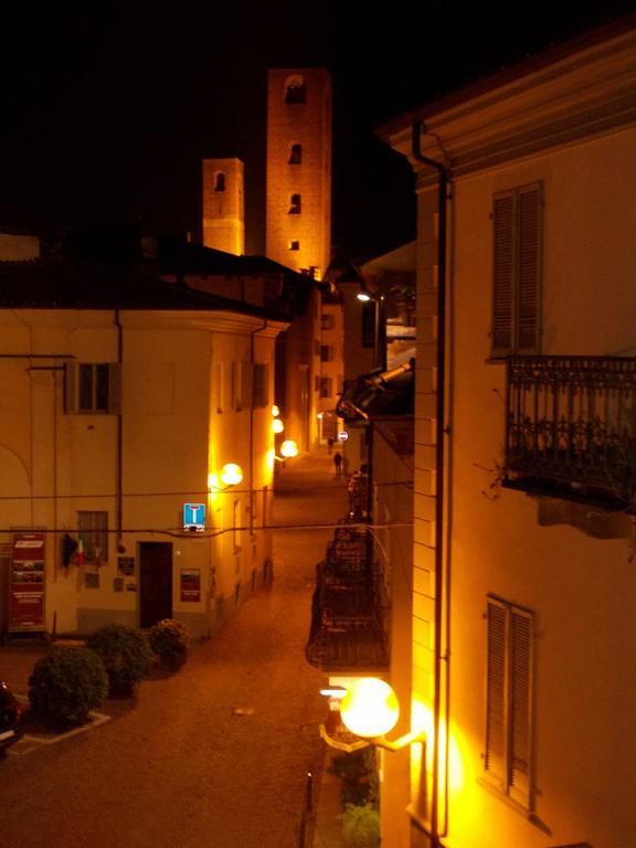 Palazzo Finati Bed & Breakfast Alba  Dış mekan fotoğraf