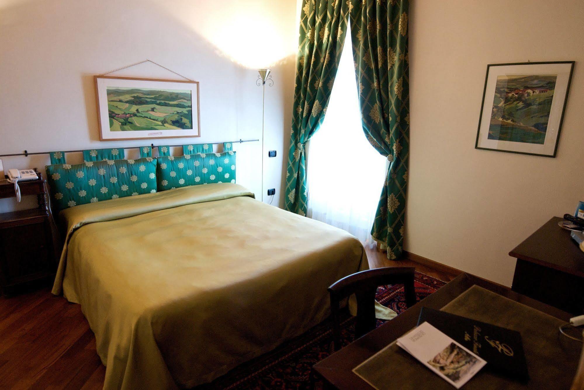 Palazzo Finati Bed & Breakfast Alba  Dış mekan fotoğraf
