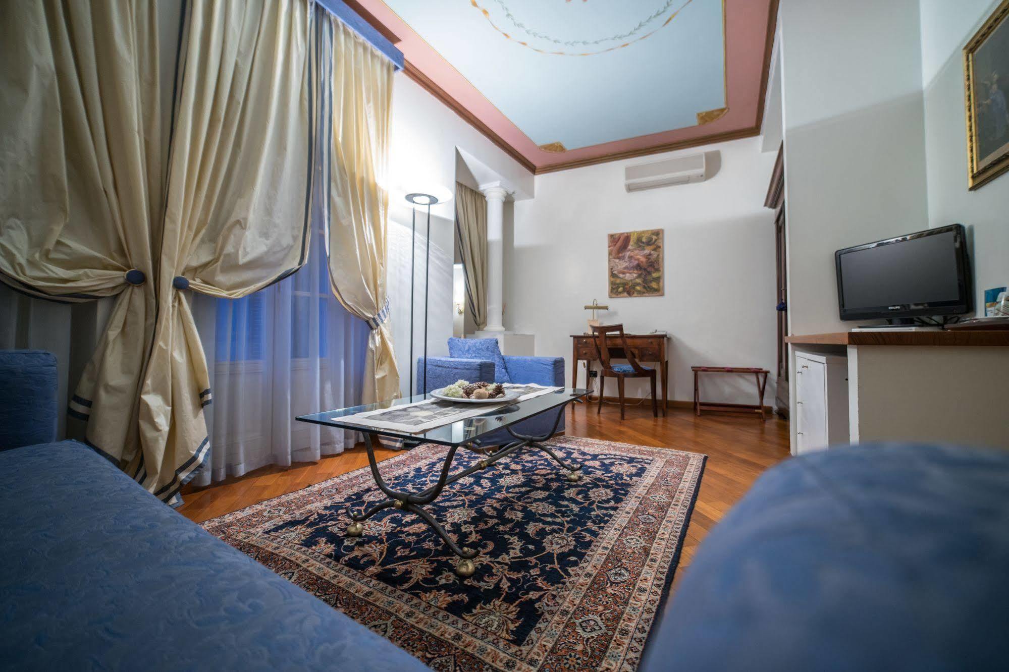 Palazzo Finati Bed & Breakfast Alba  Dış mekan fotoğraf