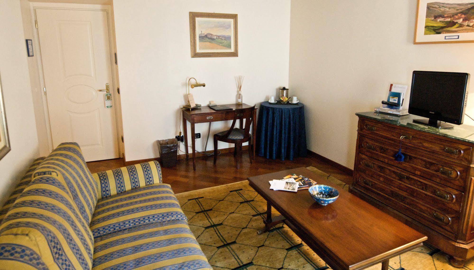 Palazzo Finati Bed & Breakfast Alba  Dış mekan fotoğraf