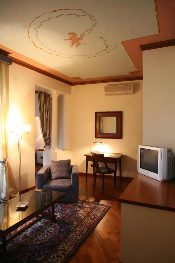 Palazzo Finati Bed & Breakfast Alba  Oda fotoğraf